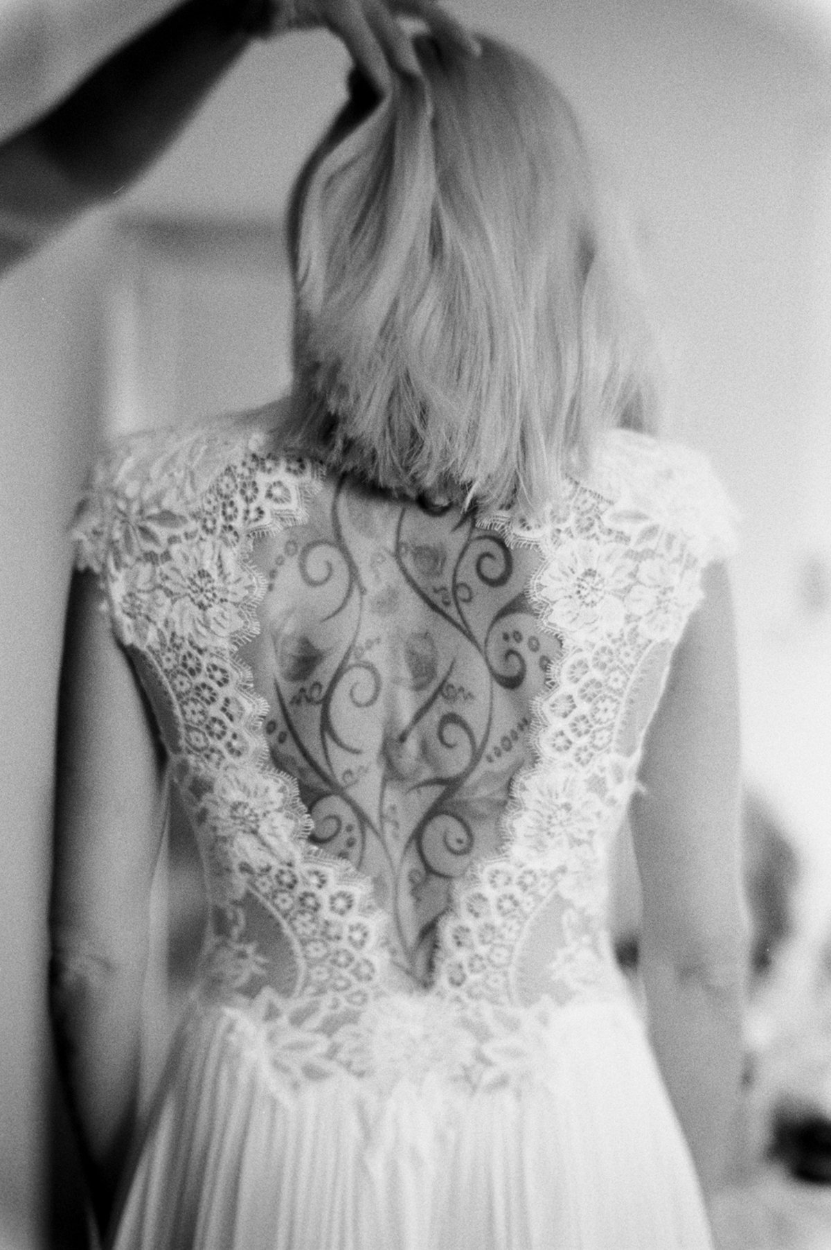 The lace back of the bride's dress, black and white