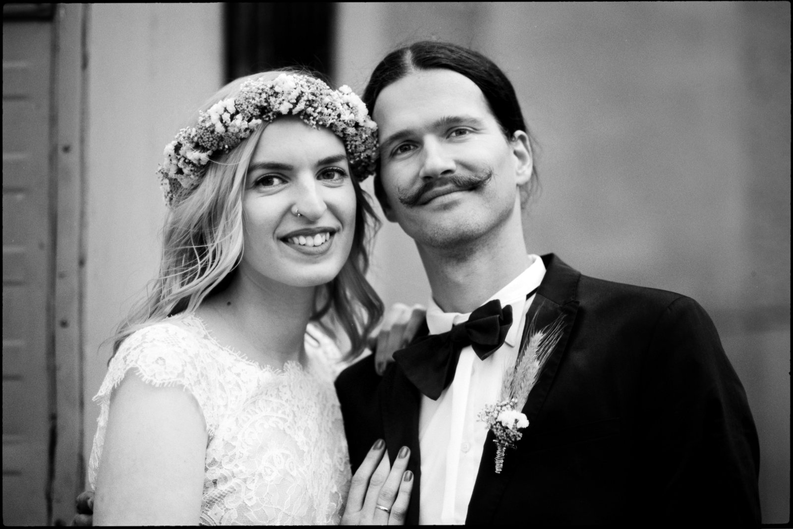 Portrait von Braut und Bräutigam, in Schwarz-Weiß