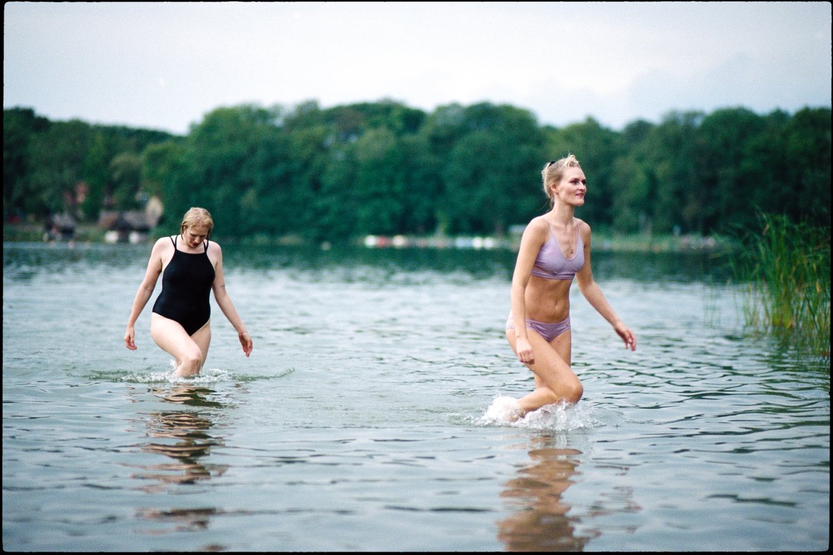 Gäste waten im See
