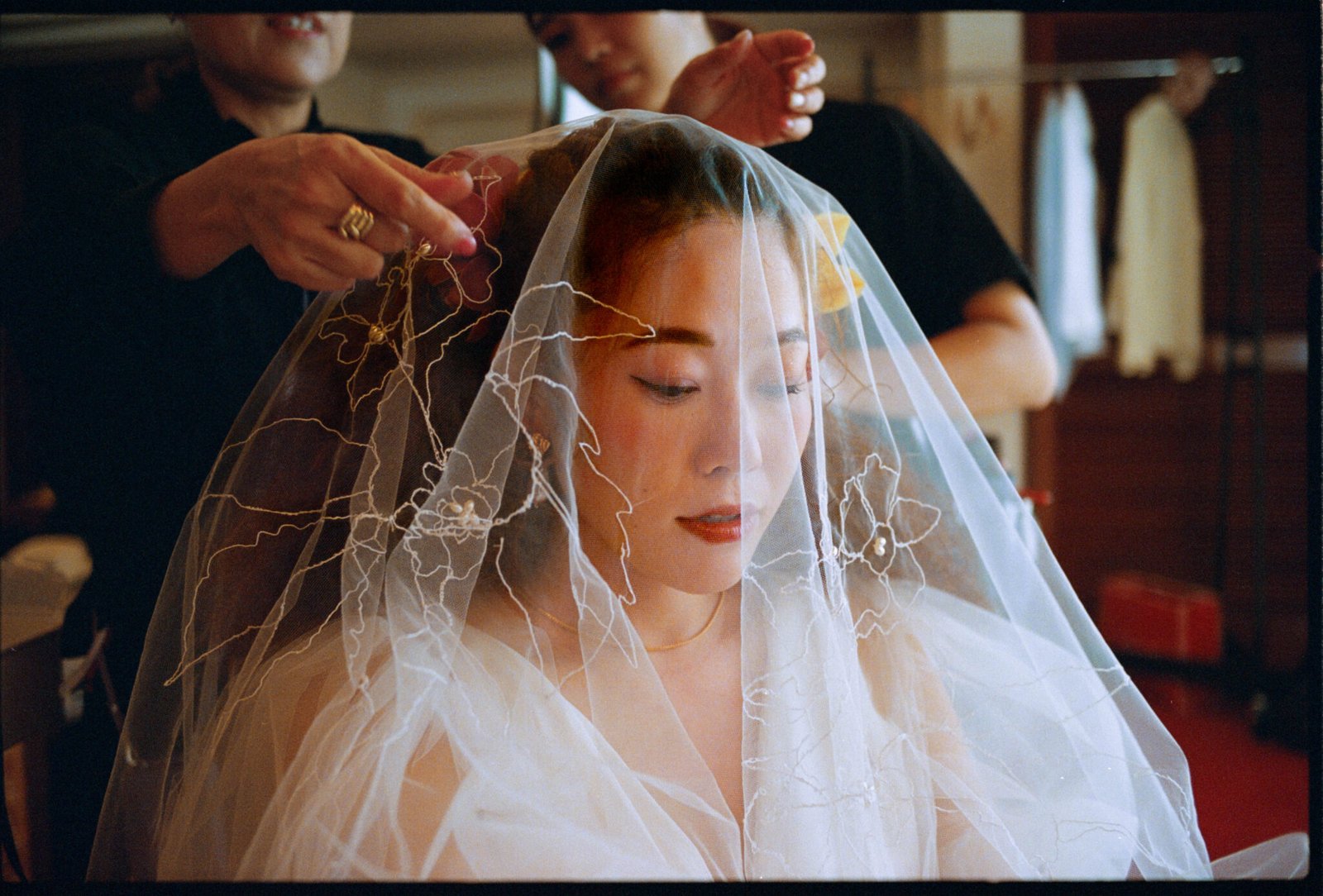 The bride with her veil before the ceremony