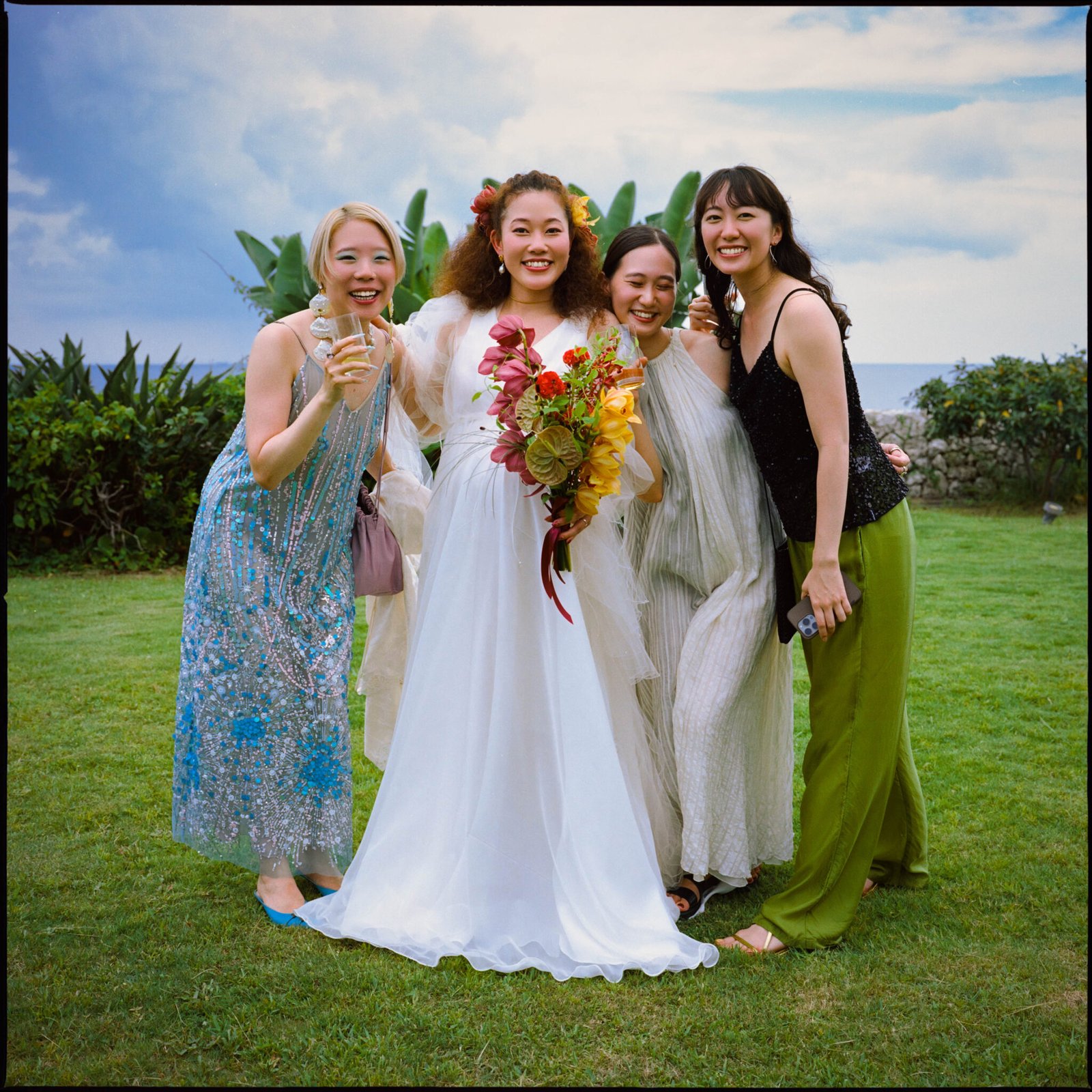 The bride with her bridesmaids and bouquets